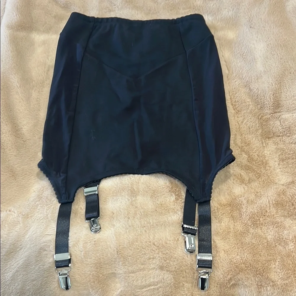 Black Garter Belt with Silver Clips - Picture 6 of 6
